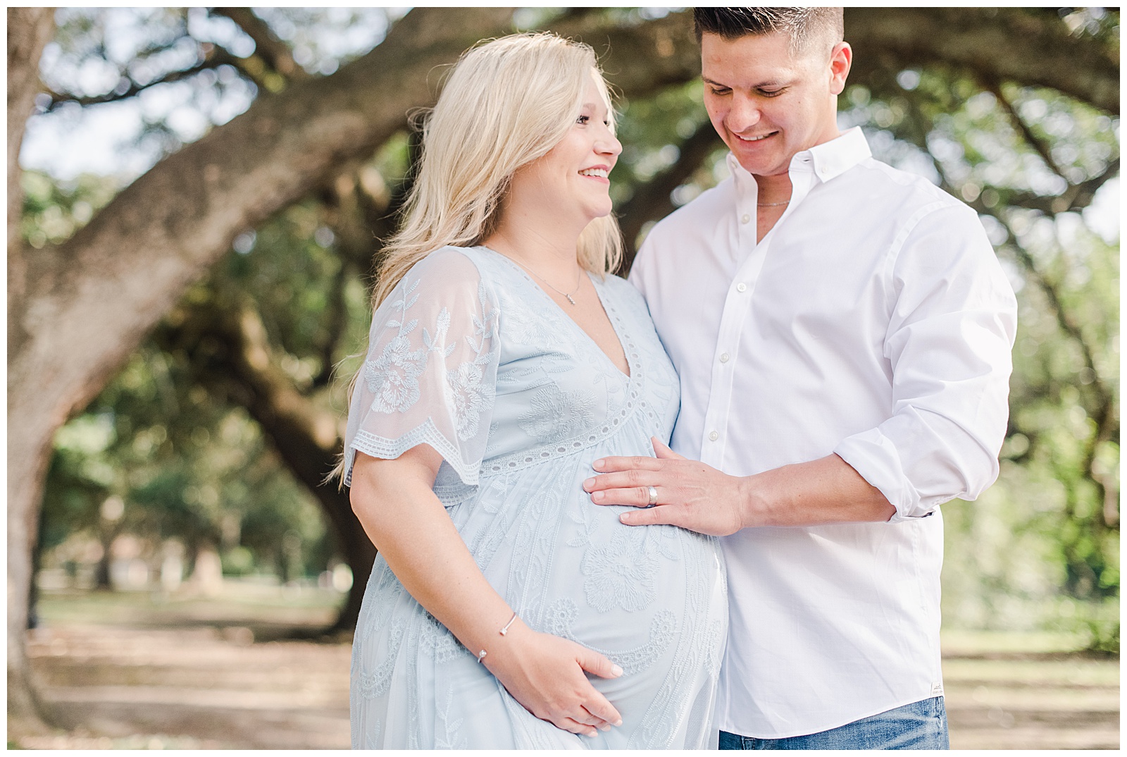 New Orleans Maternity Photographer Chelsea Rousey Photography pregnant mom with dad in new orleans